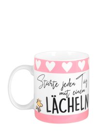 Tazza in ceramica con corpo bianco, fondo rosa e motivo a cuori. Presenta il testo "Starte jeden Tag mit einem Lächeln" e una giraffa in stile cartone animato.
