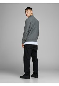 Jack & Jones JJERUSH - Chaquetas bomber - dark grey