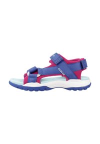 Sandal vibrant în culori purpurii și roz, cu curele ajustabile, căptușeală și un talpă texturată. Prezintă o talpă interioară de un albastru deschis și o talpă de mijloc albă.