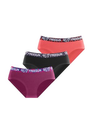 Trois culottes pour femmes de style hipster en corail, noir et magenta foncé avec des ceintures élastiques à motif estampillées « FREEGUN ».