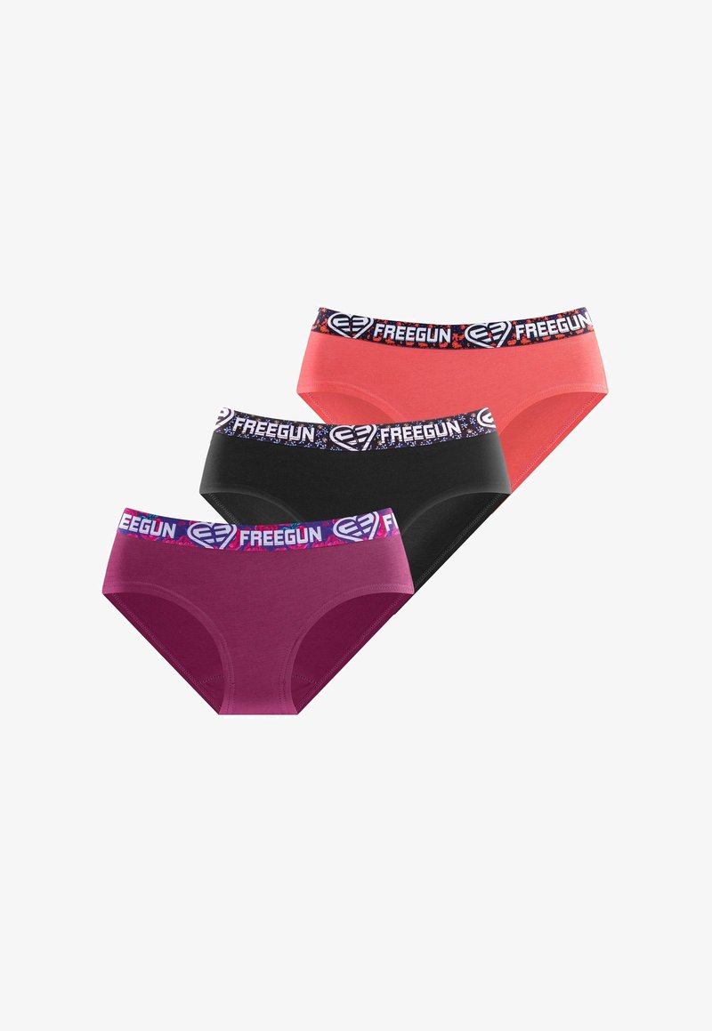 Trois culottes pour femmes de style hipster en corail, noir et magenta foncé avec des ceintures élastiques à motif estampillées « FREEGUN ».