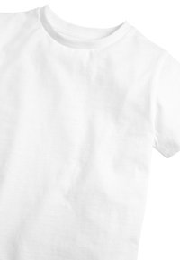 T-shirt en coton blanc avec un col rond et des manches courtes, présentant une texture lisse et un design simple et dépouillé.