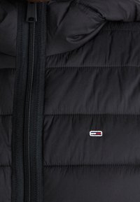 Tommy Jeans Zimní bunda - black