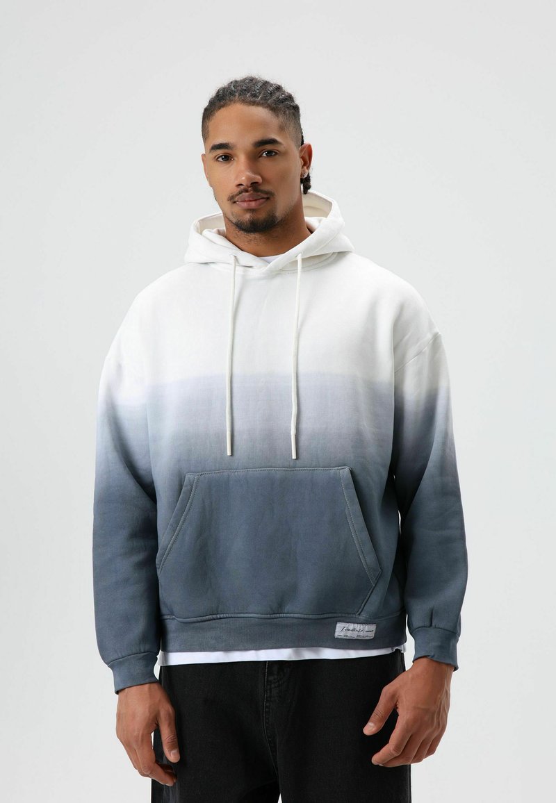 Hoodie met een ombré-ontwerp, dat verloopt van wit aan de bovenkant naar grijs aan de onderkant, voorzien van een voorzak en trekkoorden.