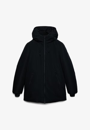 Giacca invernale nera con cappuccio, chiusura frontale con zip, cordini sul cappuccio e tasche laterali con zip, presentata su sfondo bianco.