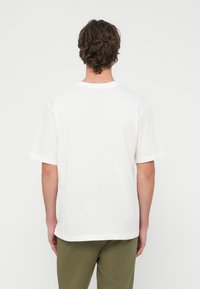 HUGO DODGER - Tričko s potlačou - white