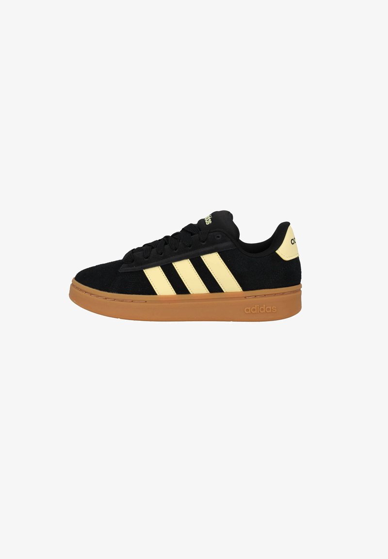 adidas Originals GRAND COURT ALPHA - Sneakers basse - black yellow gum