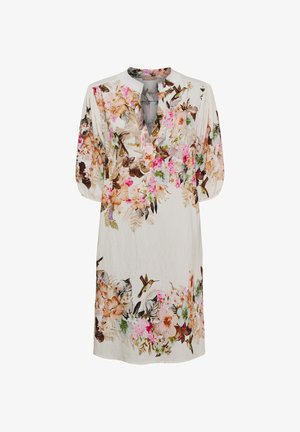 Hvid knælængde kjole med trekvartærmer, V-hals og flerfarvet blomster- og kolibri-print på øvre og nedre sektioner.