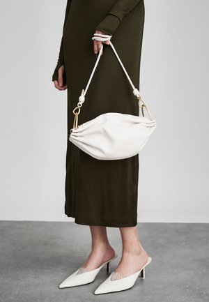 CINCH CROSSBODY - Taška cez plece - antique white