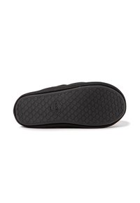 Suela de zapato negra con un patrón texturizado que presenta pequeños corazones. El material parece ser gomoso con una construcción duradera y costuras a lo largo del borde.