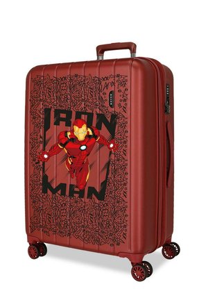 Maleta dura roja con gráfico de Iron Man, garabatos de relámpagos negros y estrellas, cuatro ruedas giratorias y asa retráctil.