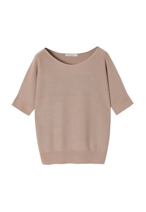 Beiger Strickpullover mit weitem Ausschnitt, kurzen Ärmeln und geripptem Saum. Der Stoff hat eine weiche, glatte Textur.