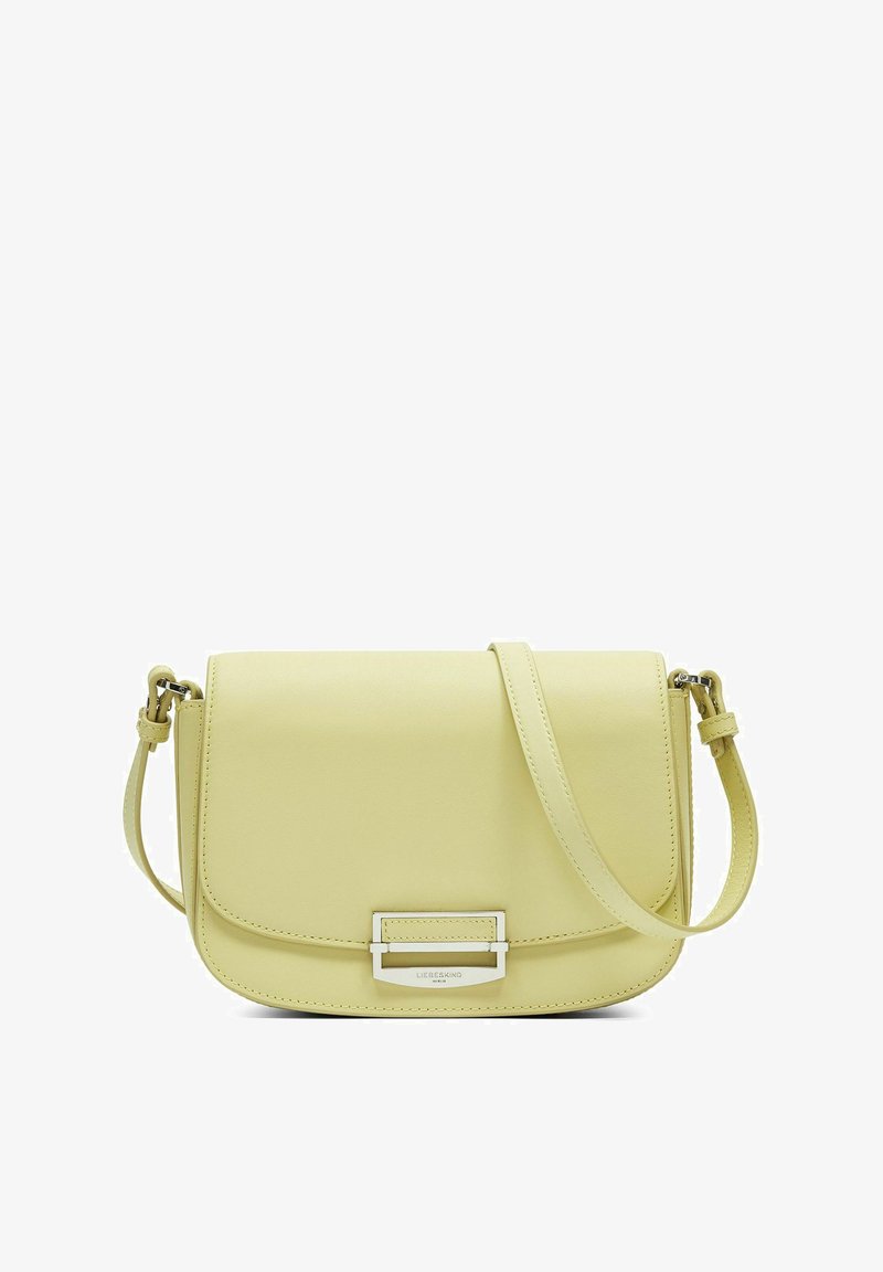 Umhängetasche aus glattem, hellgelbem Leder in einfacher rechteckiger Form, ausgestattet mit silbernem Beschlägen und einem verstellbaren Trageriemen.