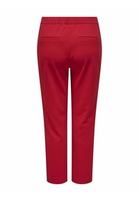 Pantaloni roșii cu o textură fină, formă ajustată și lungime scurtă. Prezintă două buzunare pe spate și un talie elastică pentru confort.