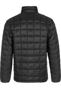 Sort pufferjakke med en quiltet design, høj krave og lange ærmer, lavet af skinnende, let materiale.
