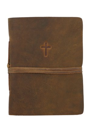 Braunes Lederjournal mit einem umlaufenden Riemen und einem geprägten christlichen Kreuz auf dem Vorderdeckel.