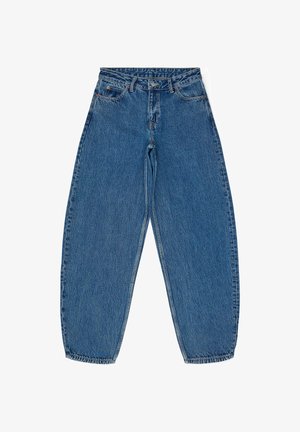 Helle blaue Jeans im lockeren Schnitt, mit hoher Taille und schmal zulaufenden Beinen. Verfügt über einen knopfseitigen Verschluss und ein Fünf-Taschen-Design mit dezenten Nähten.