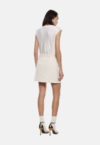 Gonna Moro Imperial GHI5KBA – Modello Firmato Per Donna, Taglio Elegante E Versatile, Perfetta Per Look Casual O Cerimonia