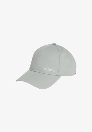 Gorra de béisbol verde claro de tela, con un logo blanco de "adidas" en el frente, con visera curva y corona estructurada.