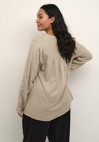 Kaffe Curve KCMILLE - Blouse - chinchilla