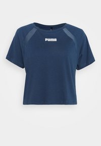 Marinblå Puma kortärmad träningströja med meshpaneler på axlarna och vit Puma-logotyp centrerad på bröstet.