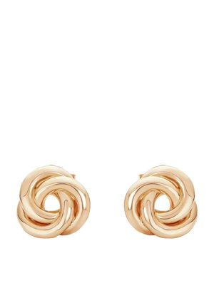 Para błyszczących złotych kolczyków w kształcie węzła z gładkimi, zaokrąglonymi pętlami tworzącymi spleciony okrągły wzór.