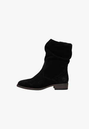 Stivale alla caviglia in suede nero con un design morbido, punta arrotondata e tacco basso a blocco. Presenta cuciture sottili e dettagli con logo.