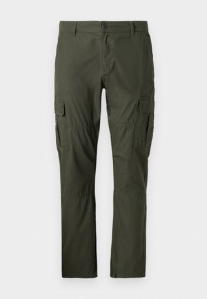 Pantaloni cargo verde oliva con numerose tasche laterali, chiusura con bottone e un tessuto resistente dal tocco morbido.