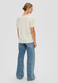 s.Oliver MIT - DETAIL - T-shirt print - beige