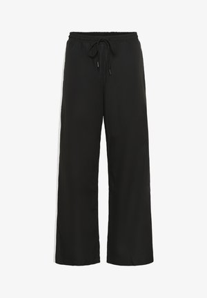 Pantaloni neri a gamba larga con una vita regolabile, caratterizzati da strisce laterali bianche e una texture liscia. Ideali per un look casual o sportivo.