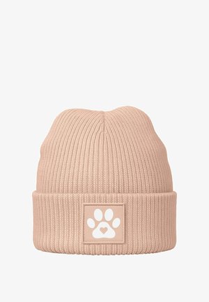 Rosa gerippt gestrickte Mütze mit umgeschlagenem Bündchen, vorne mit einem quadratischen Aufnäher, der einen weißen Pfotenabdruck und ein Herzdesign zeigt.
