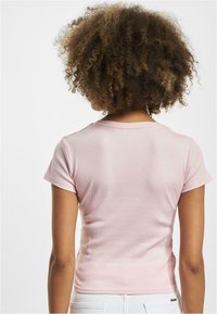 Karl Kani SMALL SIGNATURE TIGHT - Tricou basic - light rose