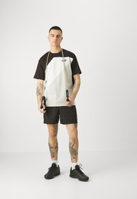 Puma POWER  - Camiseta estampada - black