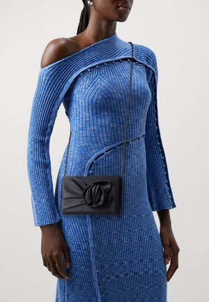 Mascara, Pochette - black