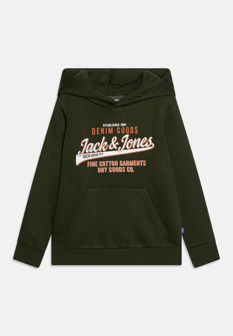 Tumši zaļš kapuci, kas izgatavots no kokvilnas, ar priekšējo kabatu un lielu grafiku oranžā un baltā krāsā uz krūšu daļas.