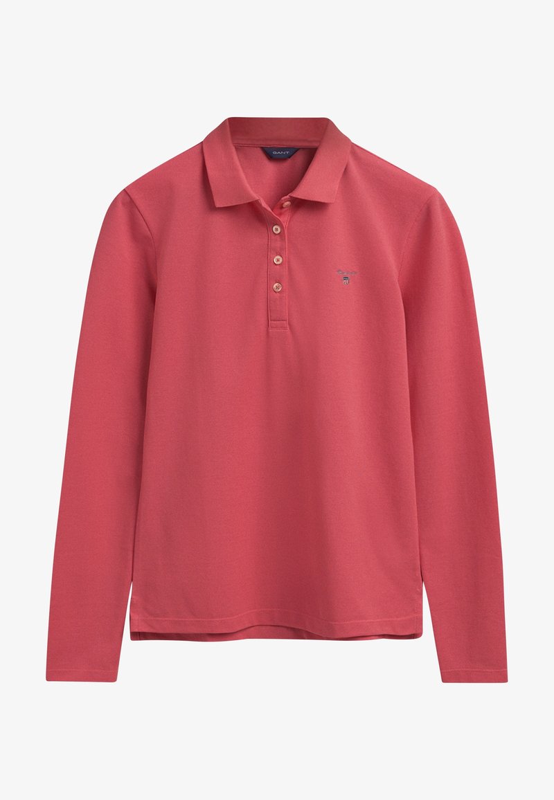 Polo à manches longues en coton corail avec un col classique, patte de boutonnage à trois boutons et un logo discret sur la poitrine gauche. Texture lisse.