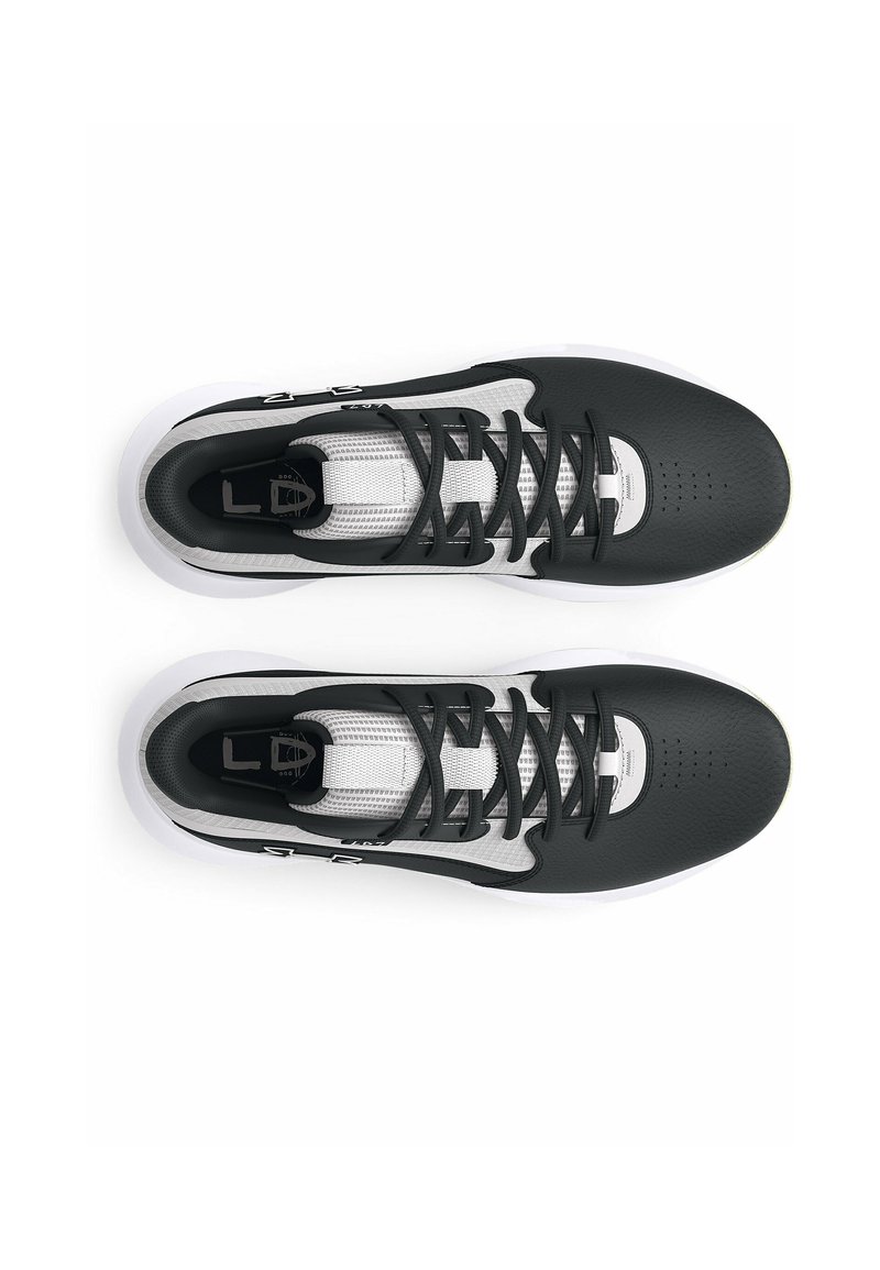 Zapatillas deportivas en blanco y negro con una parte superior de cuero texturizado, detalles de malla y diseño de cordones; con una puntera perforada y suela duradera.
