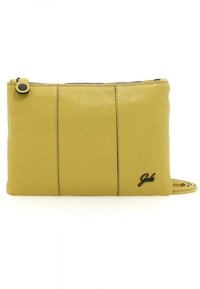 Clutch in pelle gialla con superficie texturizzata, dotata di chiusura con zip superiore e tracolla removibile. Cuciture a contrasto nere.