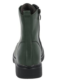 Stivale alla caviglia verde in pelle con cerniera, finitura testurizzata e suola in gomma nera. Presenta un design semplice con tacco arrotondato.