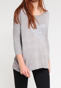 Molly Bracken Pullover - grey