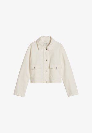 Roomkleurig cropped jack met lange mouwen, knoopsluiting aan de voorkant, twee borstklepzakken en een klassieke kraag.