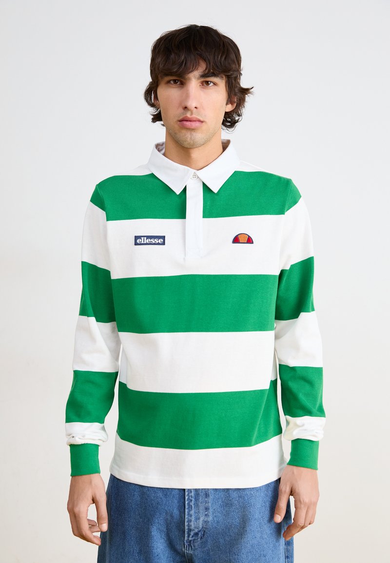 Gestreiftes langärmliges Polohemd in Grün und Weiß mit einem Kragen, das ein kleines Ellesse-Logo und einen runden Akzent auf der Brust zeigt.
