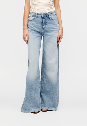BELLAGIO - Jean boyfriend - light blue denim
