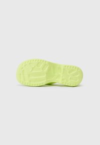 Melissa FREE FUZZY - Sandalai su T formos dirželiu - green