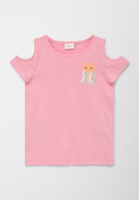 Rosa Kurzarm-T-Shirt mit kaltem Schulterdesign, mit einem Quallenmotiv in Orange, Grün und Pastellfarben auf der Vorderseite.