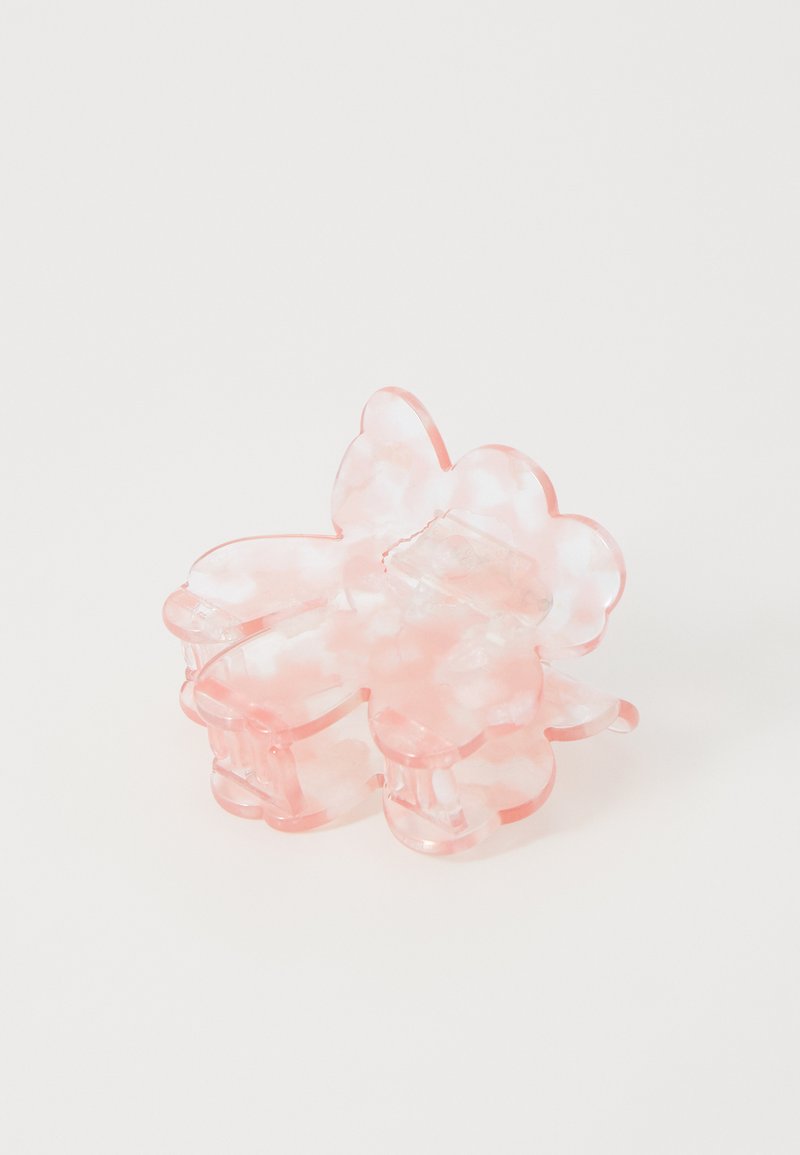 Rosa og hvit marmorert akryl hårklemme formet som en blomst, med avrundede kronblad og en klemme mekanisme for sikkert feste.