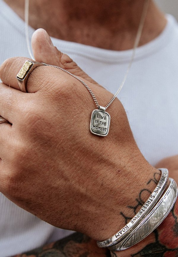 LIVE IN THE MOMENT - Halskette - silberfarben