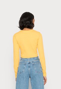 The Ragged Priest LACY TEE - Casaco de malha - yellow