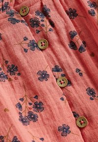 Next RUFFLE COLLAR - Denimové šaty - coral pink ditsy