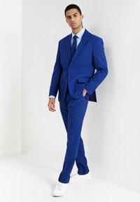anzug opposuits